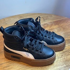 Chunky Puma sneakers